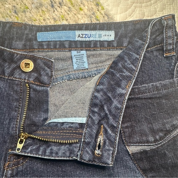Azzure Y2K Cuffed Jean Capris. Size: 32. Dark Wash.
Low rise. Large cuffs. - Picture 8 of 8